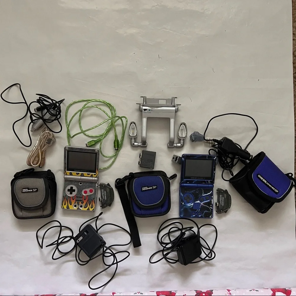 Super Gamer Bundle for 2 Nintendo Gameboy Advance SP lovers